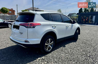 Внедорожник / Кроссовер Toyota RAV4 2016 в 