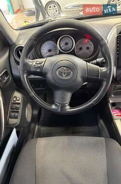 Позашляховик / Кросовер Toyota RAV4 2006 в 