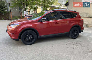 Позашляховик / Кросовер Toyota RAV4 2016 в 