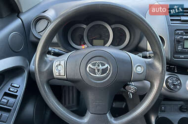 Позашляховик / Кросовер Toyota RAV4 2012 в 
