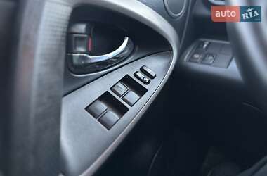 Внедорожник / Кроссовер Toyota RAV4 2008 в 
