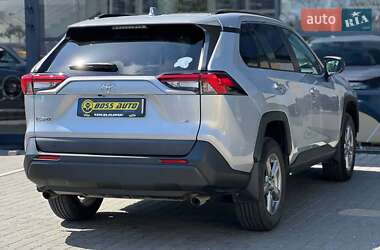 Внедорожник / Кроссовер Toyota RAV4 2020 в 