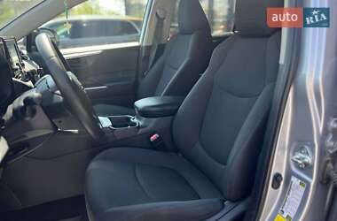 Внедорожник / Кроссовер Toyota RAV4 2020 в 