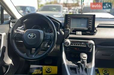 Внедорожник / Кроссовер Toyota RAV4 2020 в 