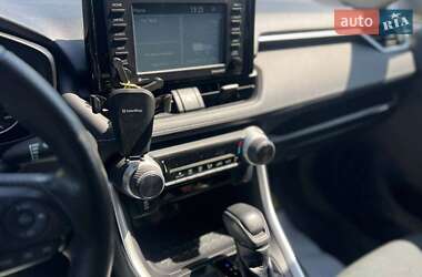 Внедорожник / Кроссовер Toyota RAV4 2020 в 