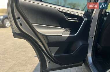 Внедорожник / Кроссовер Toyota RAV4 2020 в 