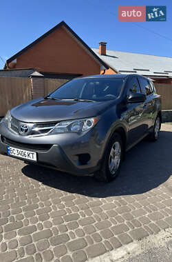 Внедорожник / Кроссовер Toyota RAV4 2015 в 