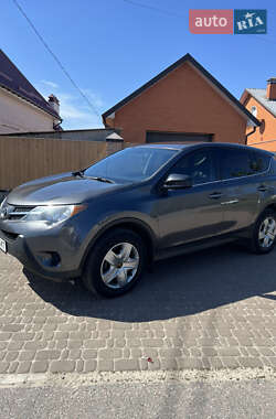 Внедорожник / Кроссовер Toyota RAV4 2015 в 