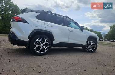 Позашляховик / Кросовер Toyota RAV4 2021 в 