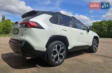 Позашляховик / Кросовер Toyota RAV4 2021 в 