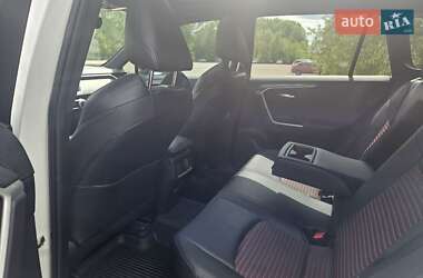 Позашляховик / Кросовер Toyota RAV4 2021 в 