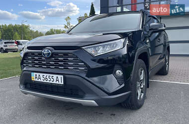 Внедорожник / Кроссовер Toyota RAV4 2021 в Киеве