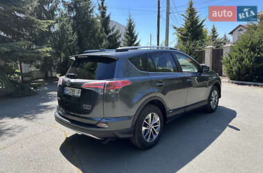 Внедорожник / Кроссовер Toyota RAV4 2018 в 