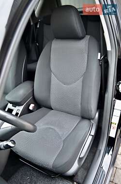 Позашляховик / Кросовер Toyota RAV4 2010 в 