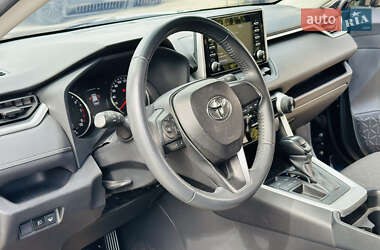 Внедорожник / Кроссовер Toyota RAV4 2021 в 