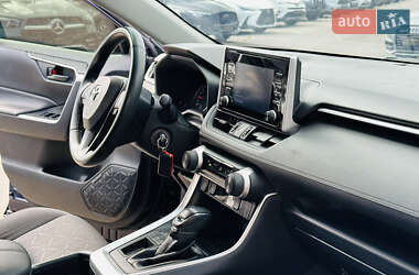 Внедорожник / Кроссовер Toyota RAV4 2021 в 