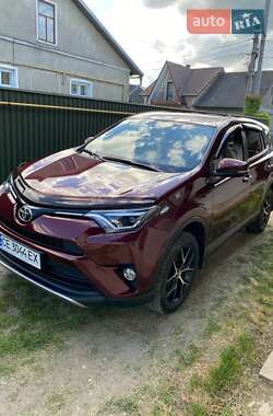 Позашляховик / Кросовер Toyota RAV4 2017 в Чернівцях