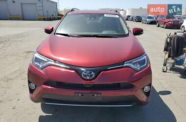 Позашляховик / Кросовер Toyota RAV4 2018 в 