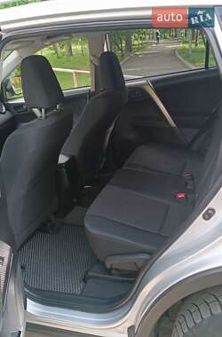 Позашляховик / Кросовер Toyota RAV4 2014 в 