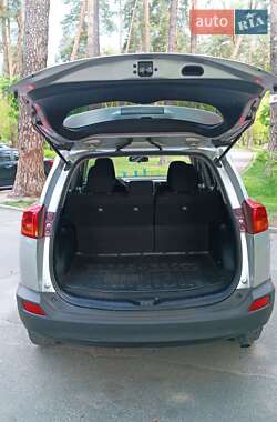 Позашляховик / Кросовер Toyota RAV4 2014 в 