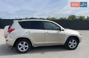 Внедорожник / Кроссовер Toyota RAV4 2006 в 