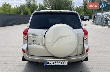 Внедорожник / Кроссовер Toyota RAV4 2006 в 