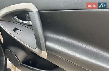 Внедорожник / Кроссовер Toyota RAV4 2006 в 