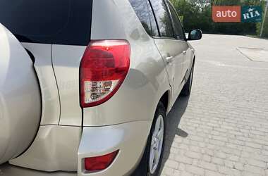 Внедорожник / Кроссовер Toyota RAV4 2006 в 