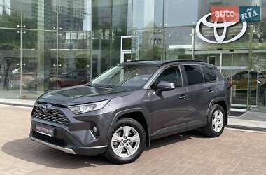 Внедорожник / Кроссовер Toyota RAV4 2020 в Киеве
