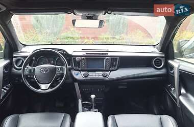 Позашляховик / Кросовер Toyota RAV4 2017 в 
