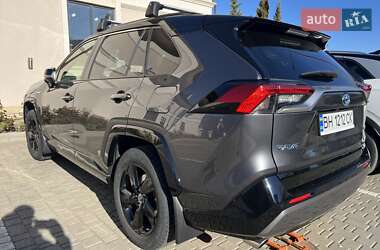 Внедорожник / Кроссовер Toyota RAV4 2019 в 