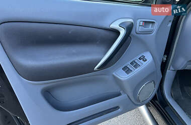 Внедорожник / Кроссовер Toyota RAV4 2003 в 