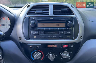 Внедорожник / Кроссовер Toyota RAV4 2003 в 