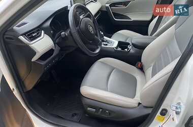 Внедорожник / Кроссовер Toyota RAV4 2021 в Самборе