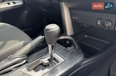 Позашляховик / Кросовер Toyota RAV4 2018 в 