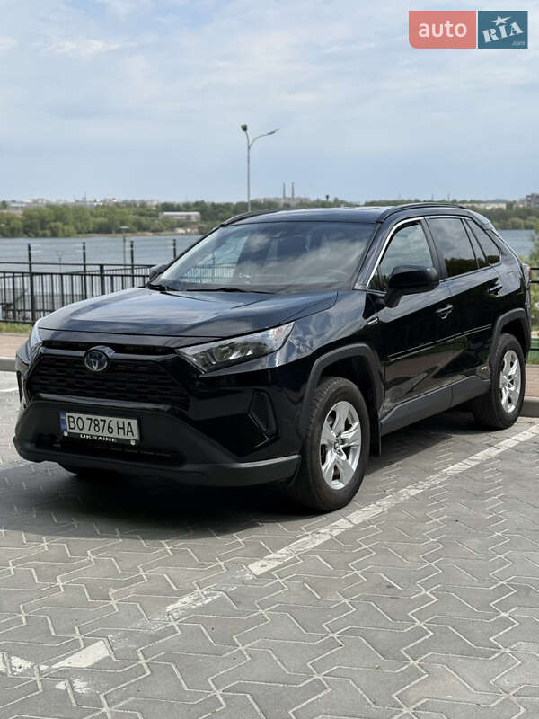 Позашляховик / Кросовер Toyota RAV4 2019 в 