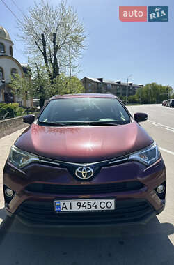 Внедорожник / Кроссовер Toyota RAV4 2016 в 