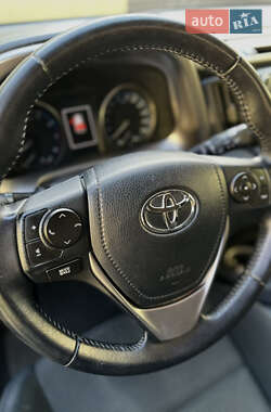 Внедорожник / Кроссовер Toyota RAV4 2016 в 