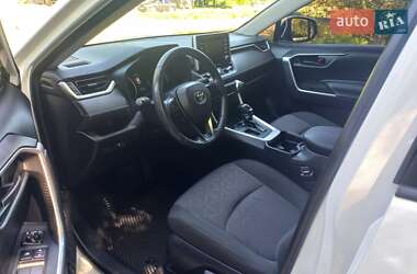 Внедорожник / Кроссовер Toyota RAV4 2019 в 