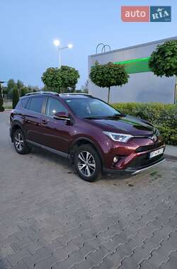 Внедорожник / Кроссовер Toyota RAV4 2017 в 