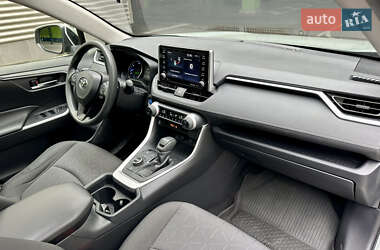 Позашляховик / Кросовер Toyota RAV4 2020 в 