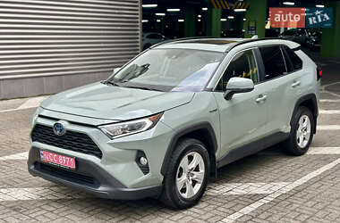 Позашляховик / Кросовер Toyota RAV4 2020 в 