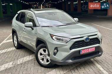 Позашляховик / Кросовер Toyota RAV4 2020 в 