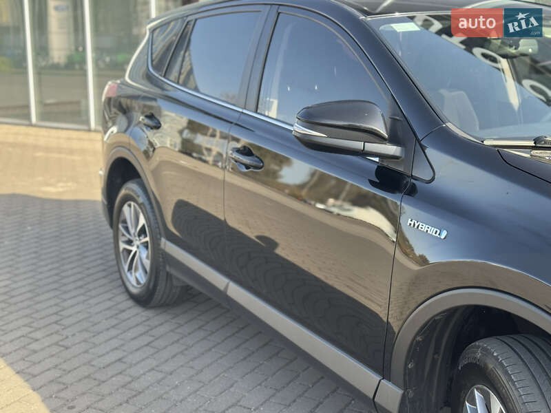 Внедорожник / Кроссовер Toyota RAV4 2017 в Ровно