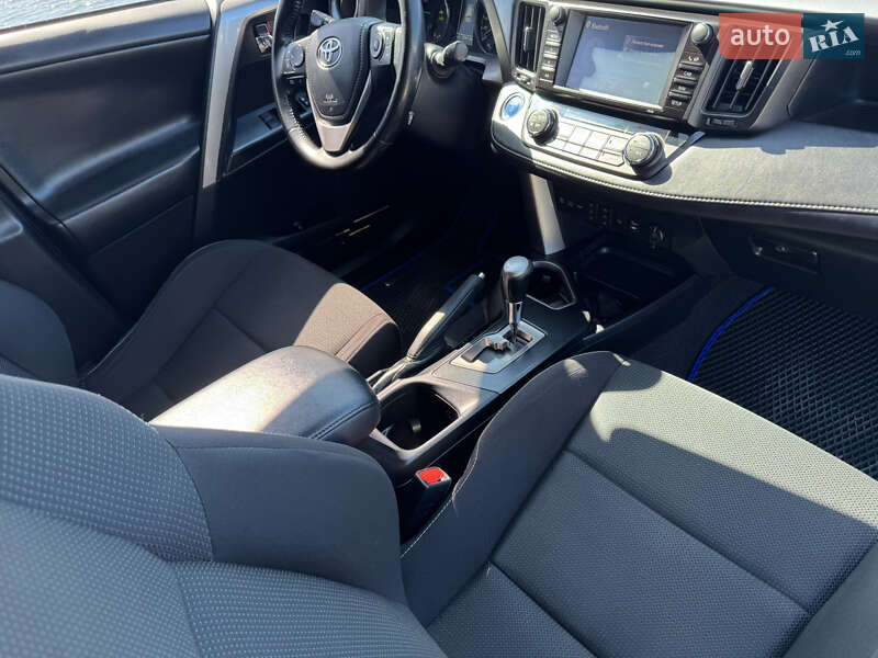 Внедорожник / Кроссовер Toyota RAV4 2017 в Ровно