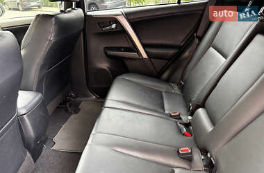 Внедорожник / Кроссовер Toyota RAV4 2017 в 