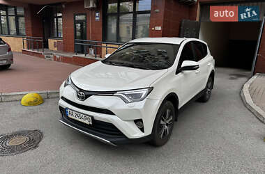 Внедорожник / Кроссовер Toyota RAV4 2017 в Киеве