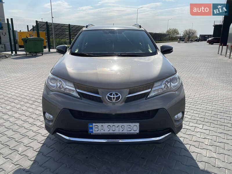 Позашляховик / Кросовер Toyota RAV4 2013 в 