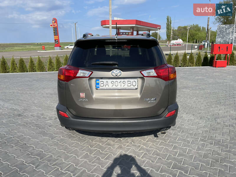 Внедорожник / Кроссовер Toyota RAV4 2013 в Голованевске