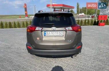Позашляховик / Кросовер Toyota RAV4 2013 в 